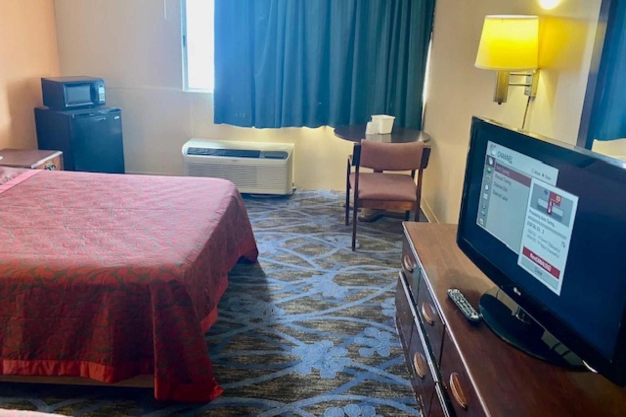 Red Carpet Inn & Suites Lima -Listing Partner Exteriör bild