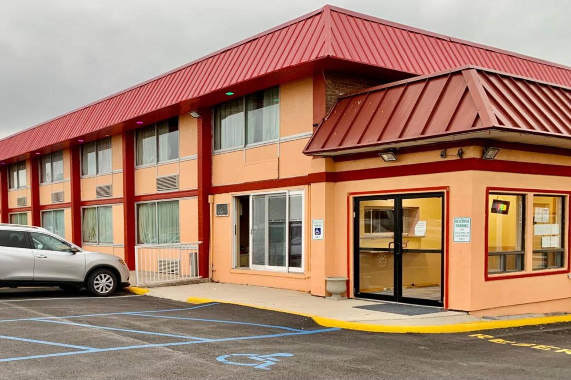 Red Carpet Inn & Suites Lima -Listing Partner Exteriör bild