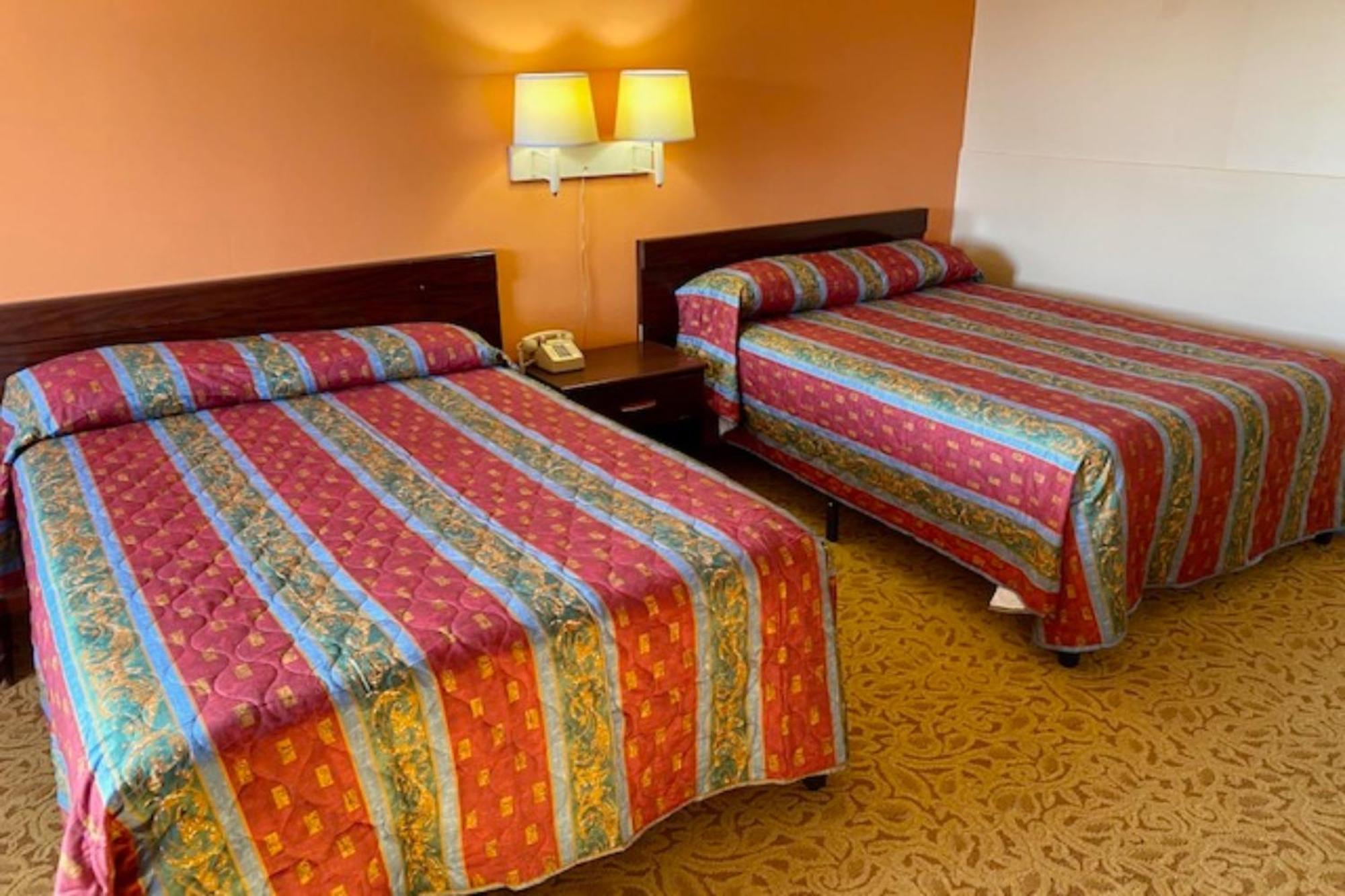 Red Carpet Inn & Suites Lima -Listing Partner Exteriör bild