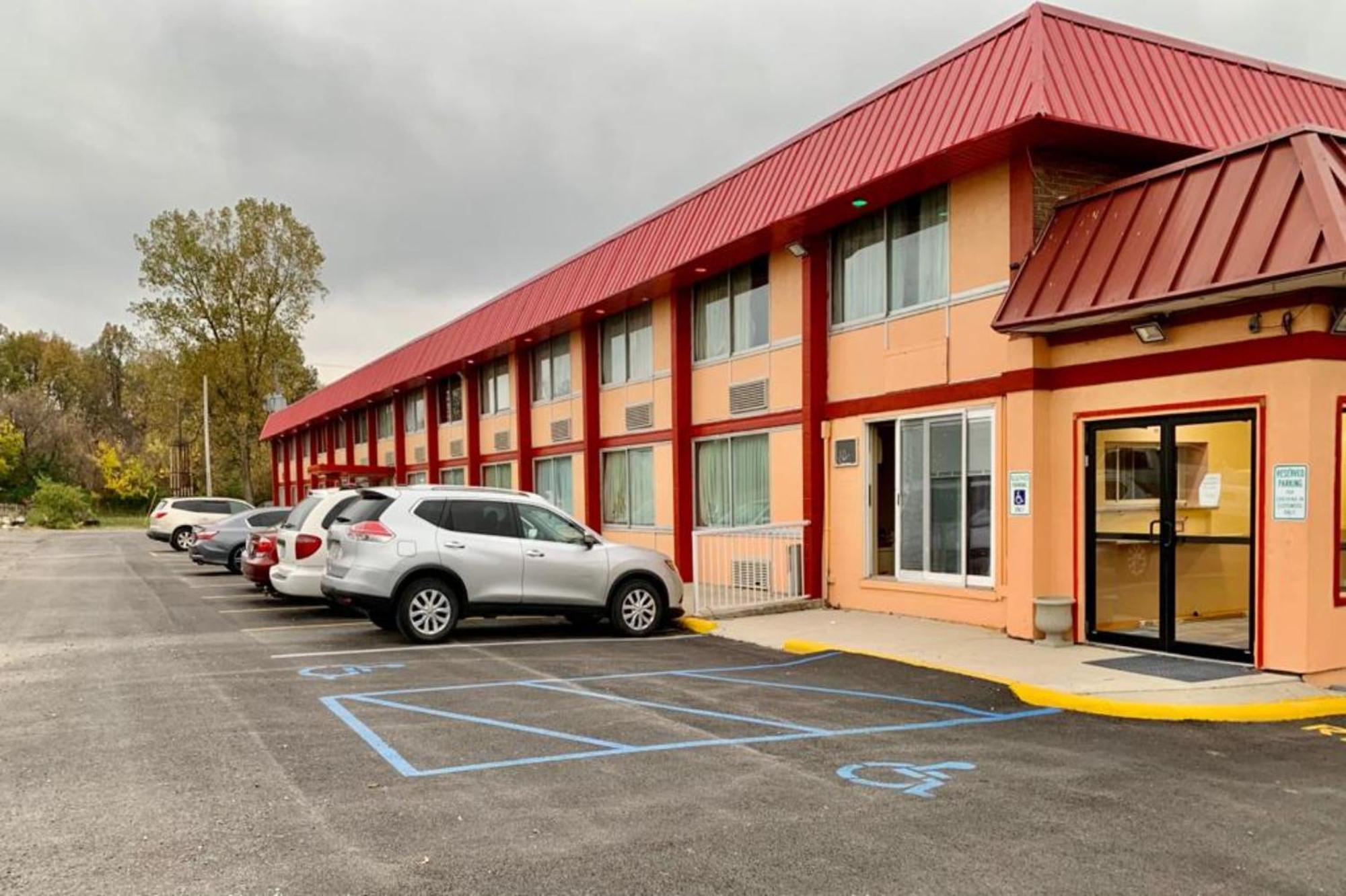 Red Carpet Inn & Suites Lima -Listing Partner Exteriör bild